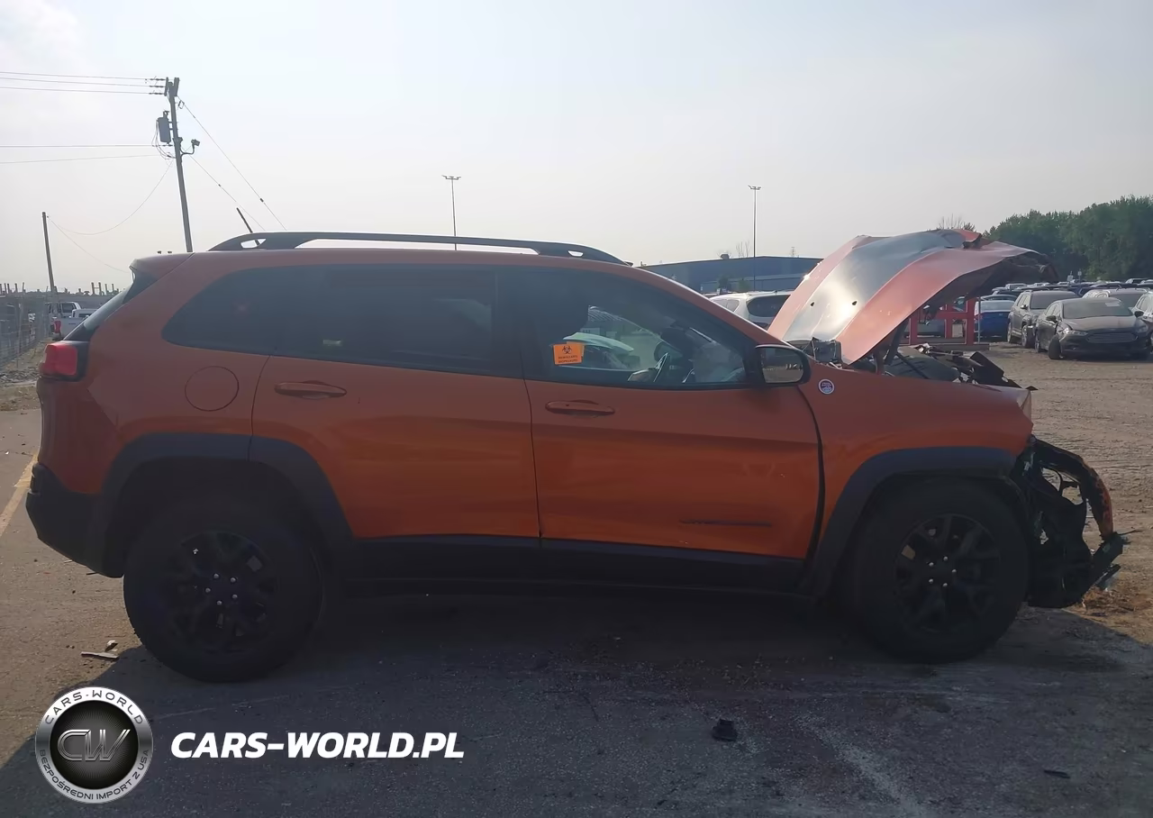 2015 Jeep Cherokee Trailhawk VIN:1C4PJMBS4FW556979 - 14