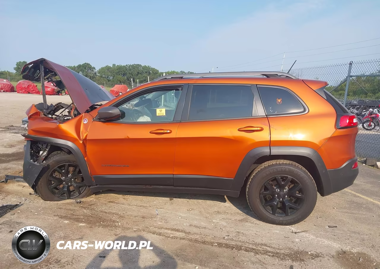 2015 Jeep Cherokee Trailhawk VIN:1C4PJMBS4FW556979 - 15