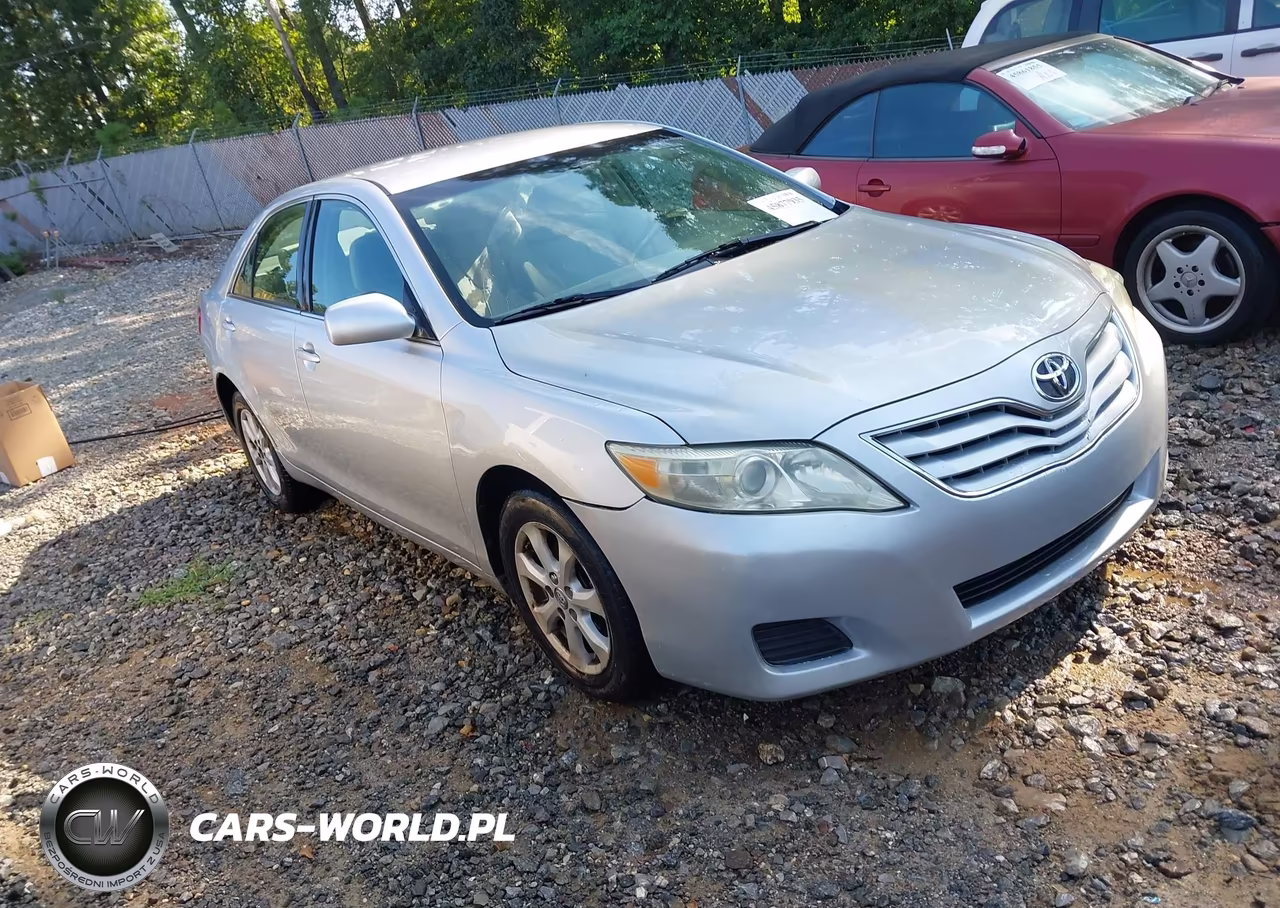 2011 Toyota Camry Le – zdjęcie 1 z 17