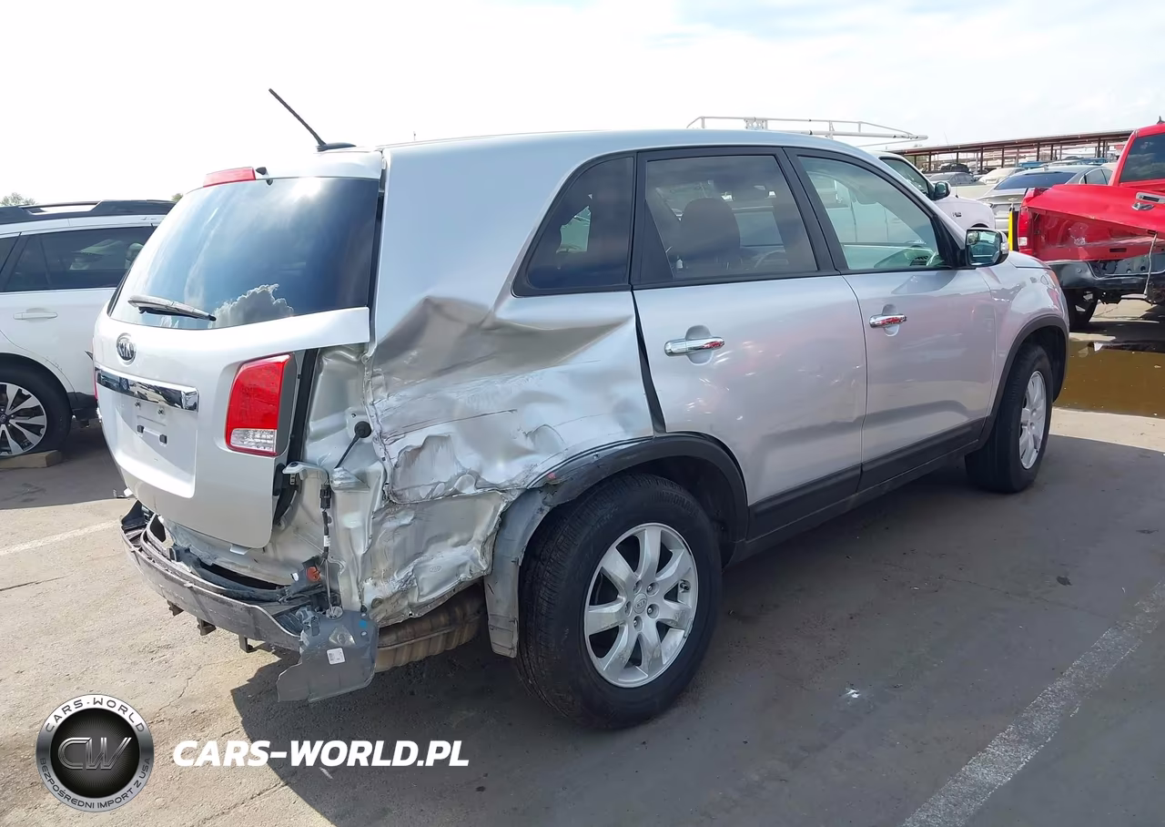 2011 Kia Sorento Lx VIN:5XYKT3A16BG001708 - 4