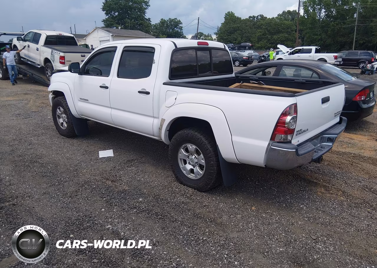 2015 Toyota Tacoma Prerunner V6 VIN:5TFJU4GN5FX082664 - 3