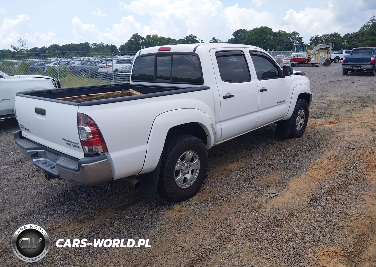 2015 Toyota Tacoma Prerunner V6 VIN:5TFJU4GN5FX082664 - 4