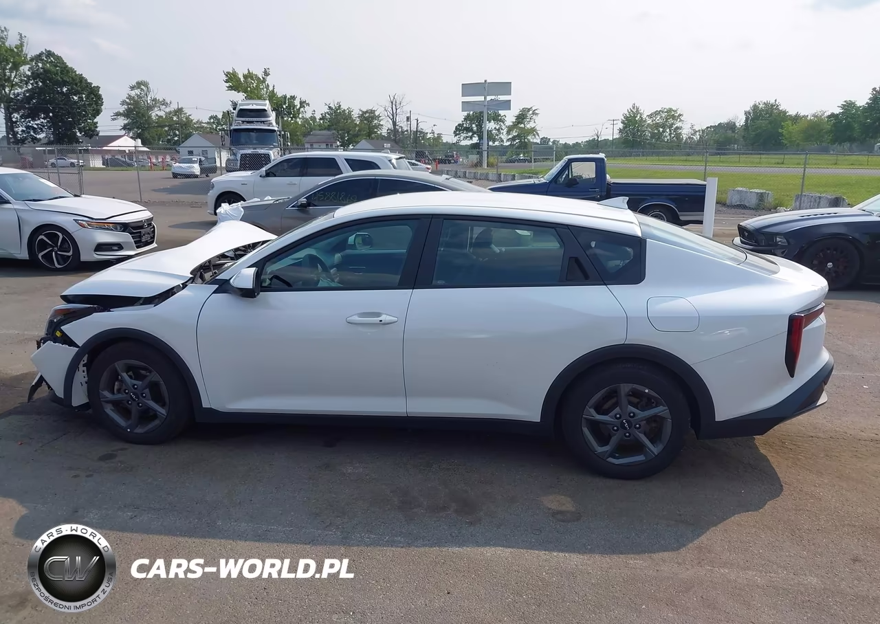 2025 Kia K4 Lxs VIN:3KPFT4DE6SE015126 - 14