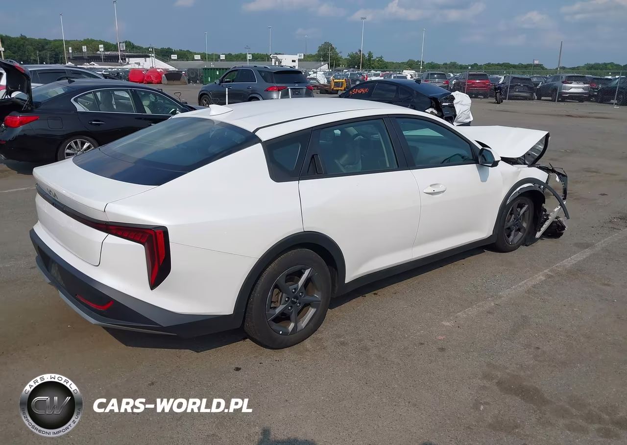 2025 Kia K4 Lxs VIN:3KPFT4DE6SE015126 - 4