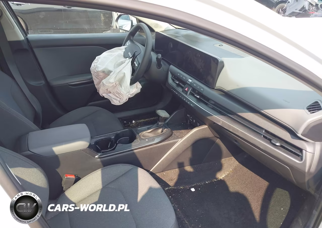 2025 Kia K4 Lxs VIN:3KPFT4DE6SE015126 - 5