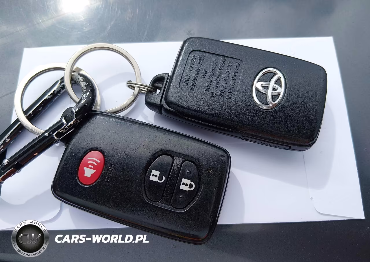 2013 Toyota Prius Two VIN:JTDKN3DUXD1720639 - 11