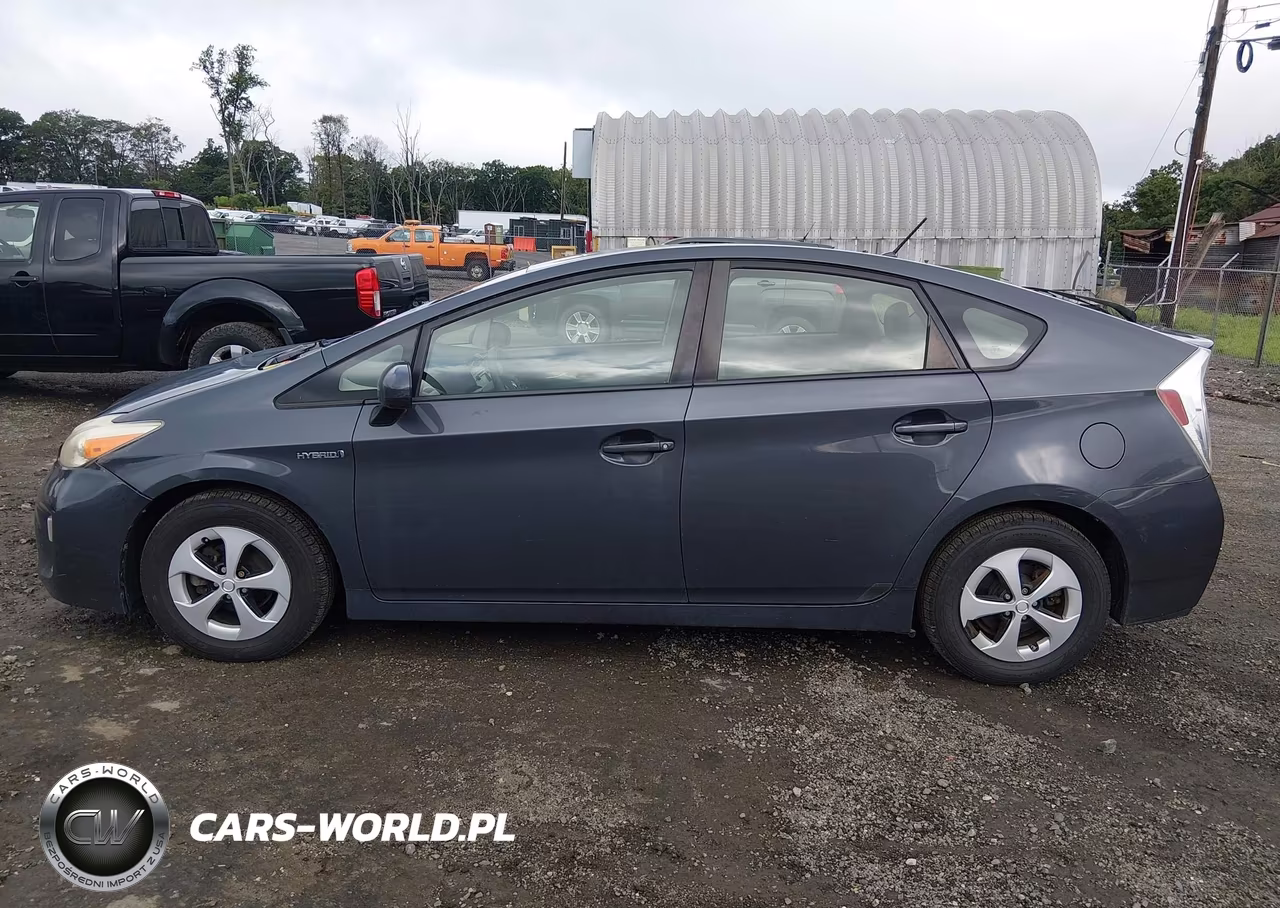 2013 Toyota Prius Two VIN:JTDKN3DUXD1720639 - 14