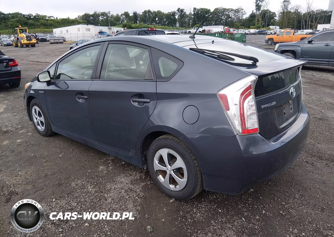 2013 Toyota Prius Two VIN:JTDKN3DUXD1720639 - 3