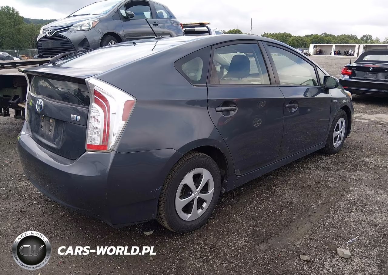 2013 Toyota Prius Two VIN:JTDKN3DUXD1720639 - 4