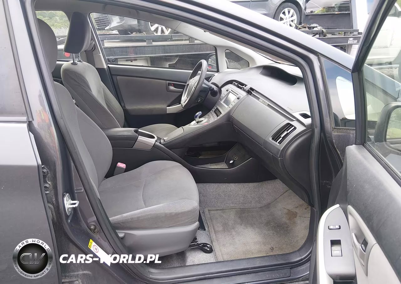 2013 Toyota Prius Two VIN:JTDKN3DUXD1720639 - 5