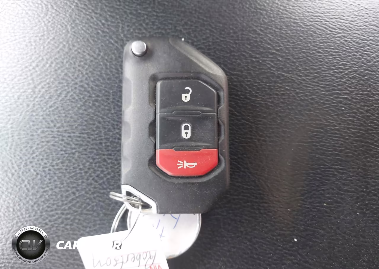 2019 Jeep Wrangler Unlimited Sahara 4X4 VIN:1C4HJXEG4KW576012 - 11