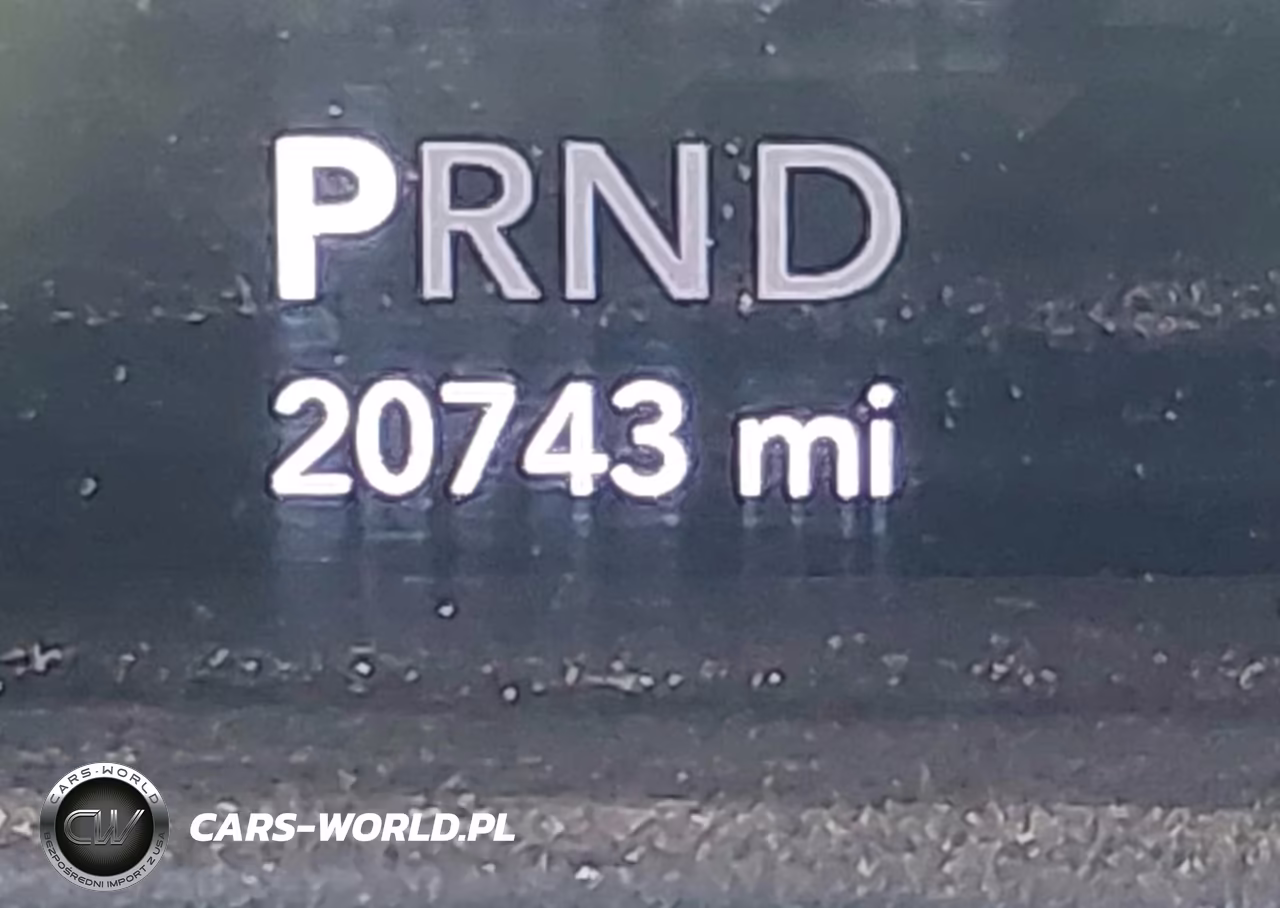 2019 Jeep Wrangler Unlimited Sahara 4X4 VIN:1C4HJXEG4KW576012 - 16