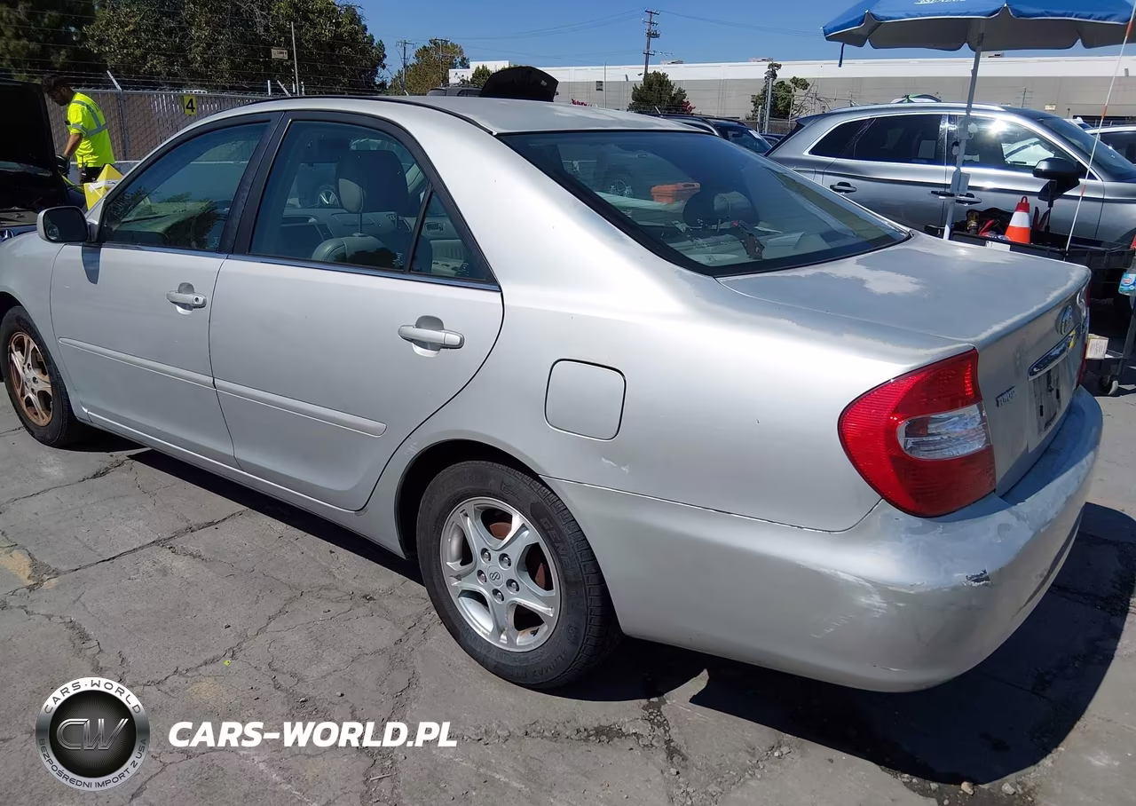 2002 Toyota Camry Le VIN:4T1BE32K22U028013 - 3