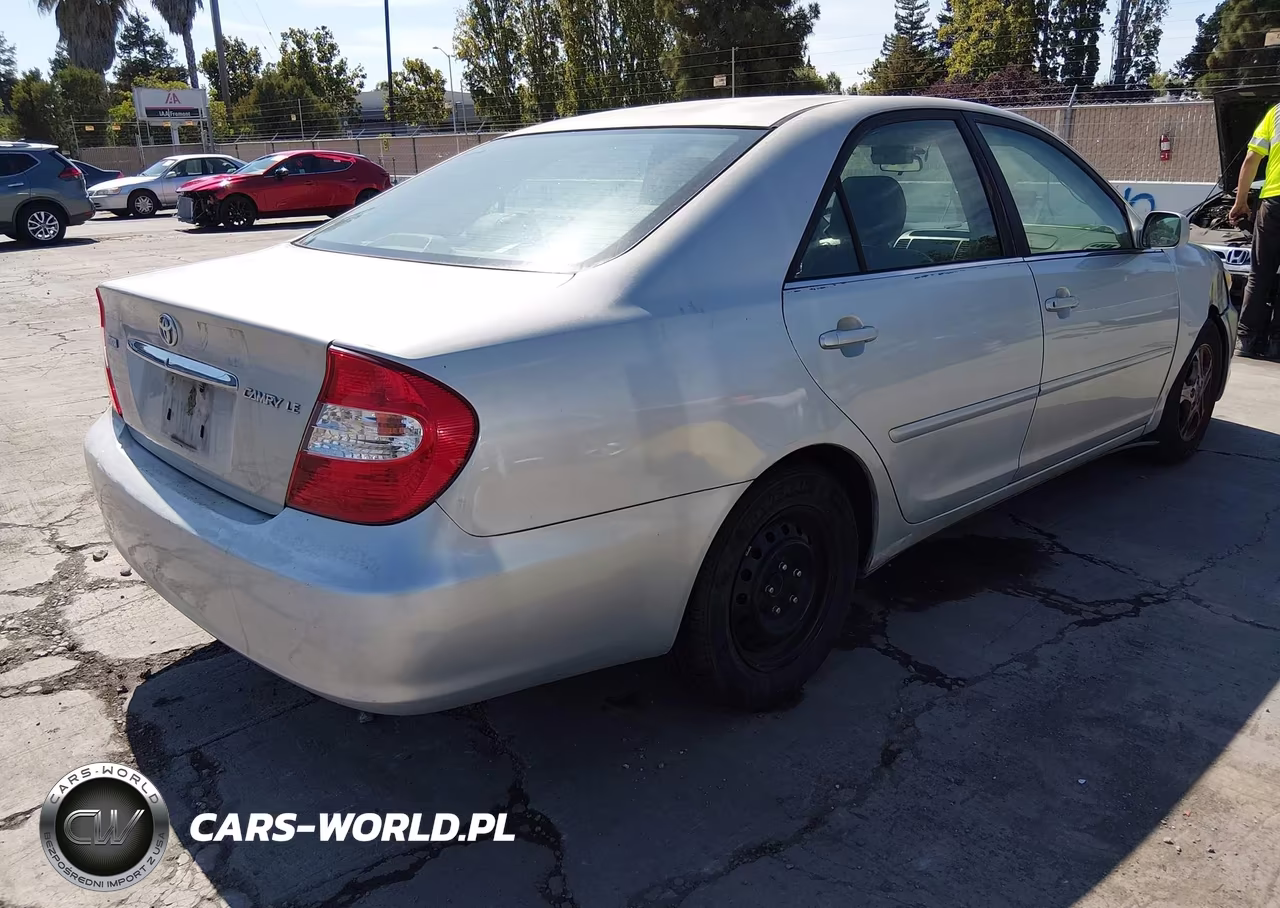 2002 Toyota Camry Le VIN:4T1BE32K22U028013 - 4