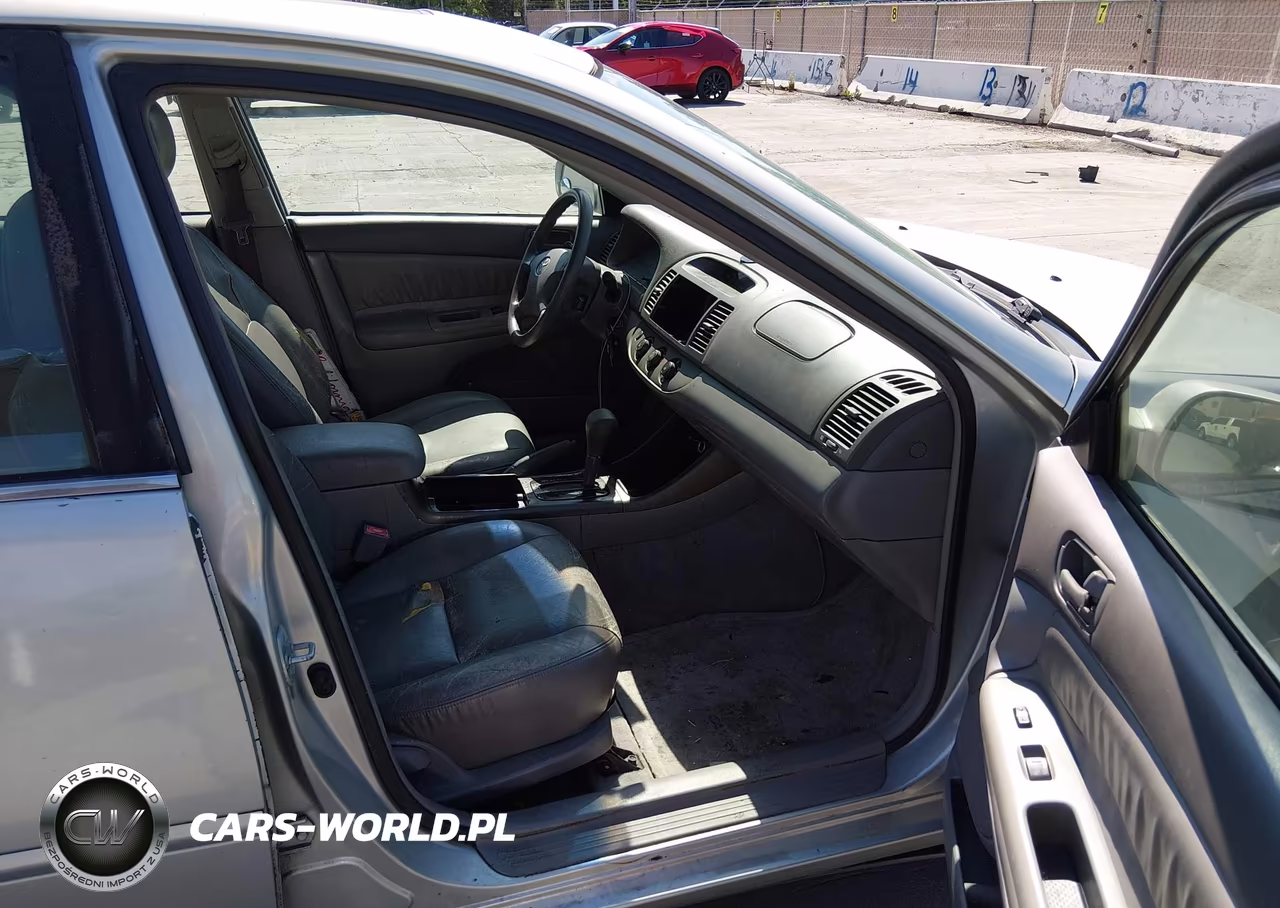 2002 Toyota Camry Le VIN:4T1BE32K22U028013 - 5