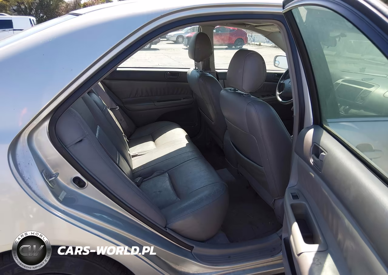 2002 Toyota Camry Le VIN:4T1BE32K22U028013 - 8