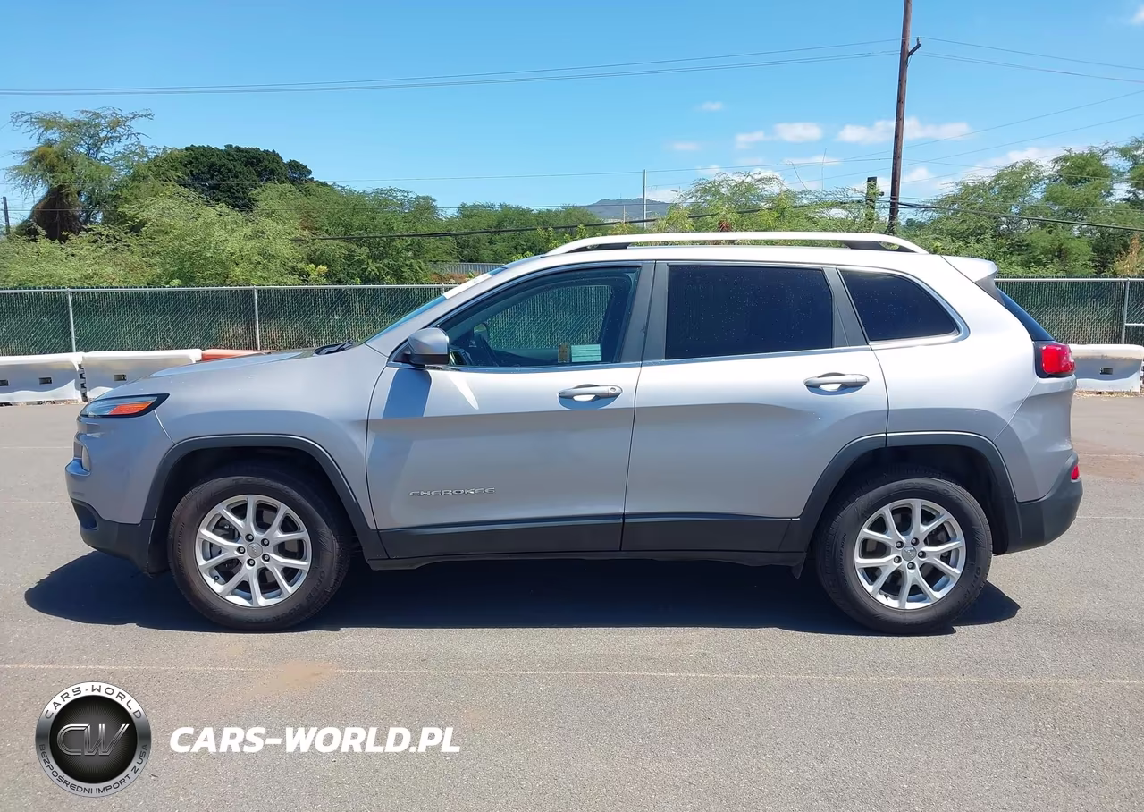 2018 Jeep Cherokee Latitude 4X4 VIN:1C4PJMCB6JD528619 - 14