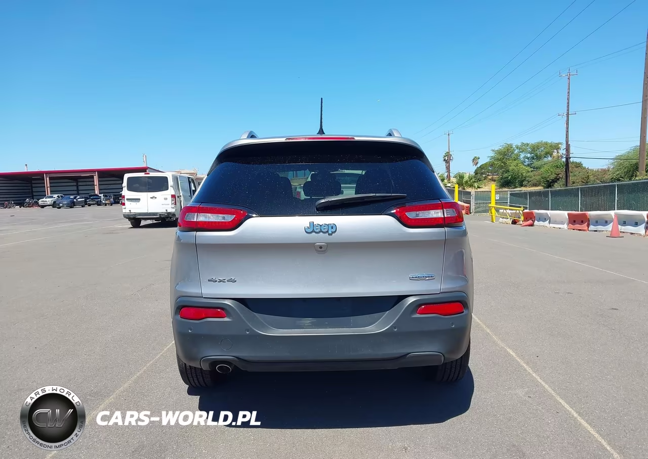 2018 Jeep Cherokee Latitude 4X4 VIN:1C4PJMCB6JD528619 - 16