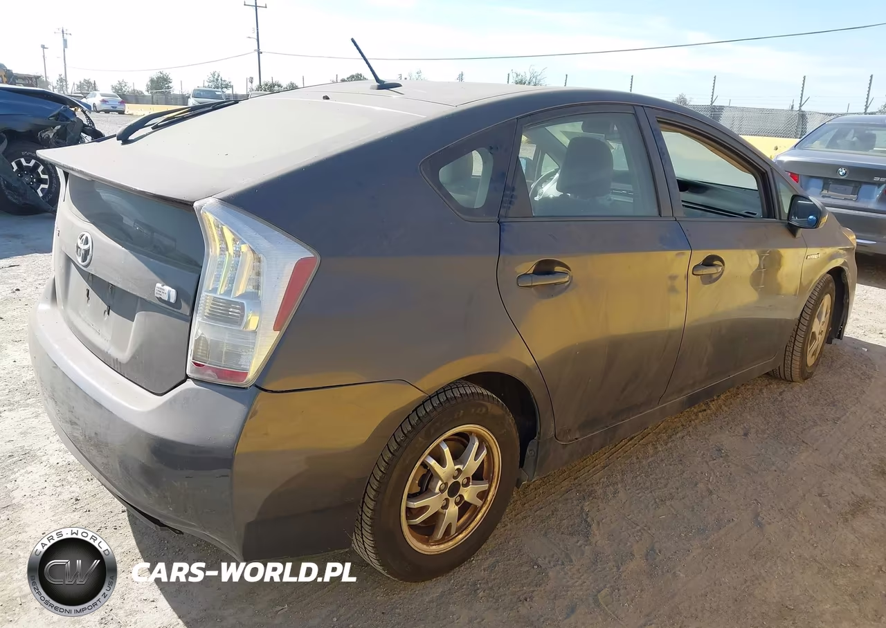 2011 Toyota Prius Three VIN:JTDKN3DU8B1414603 - 4