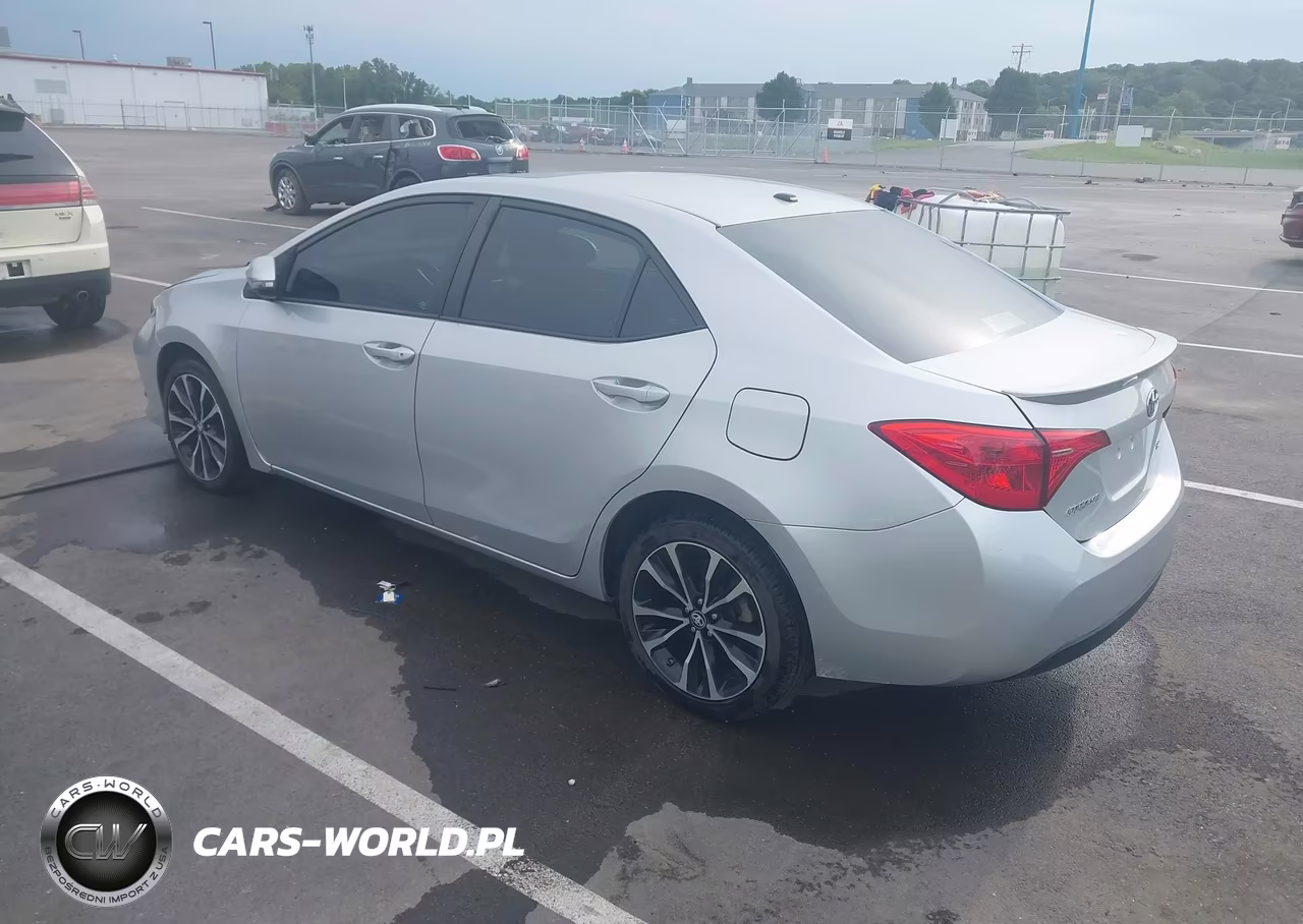 2017 Toyota Corolla Se VIN:5YFBURHE3HP672105 - 3