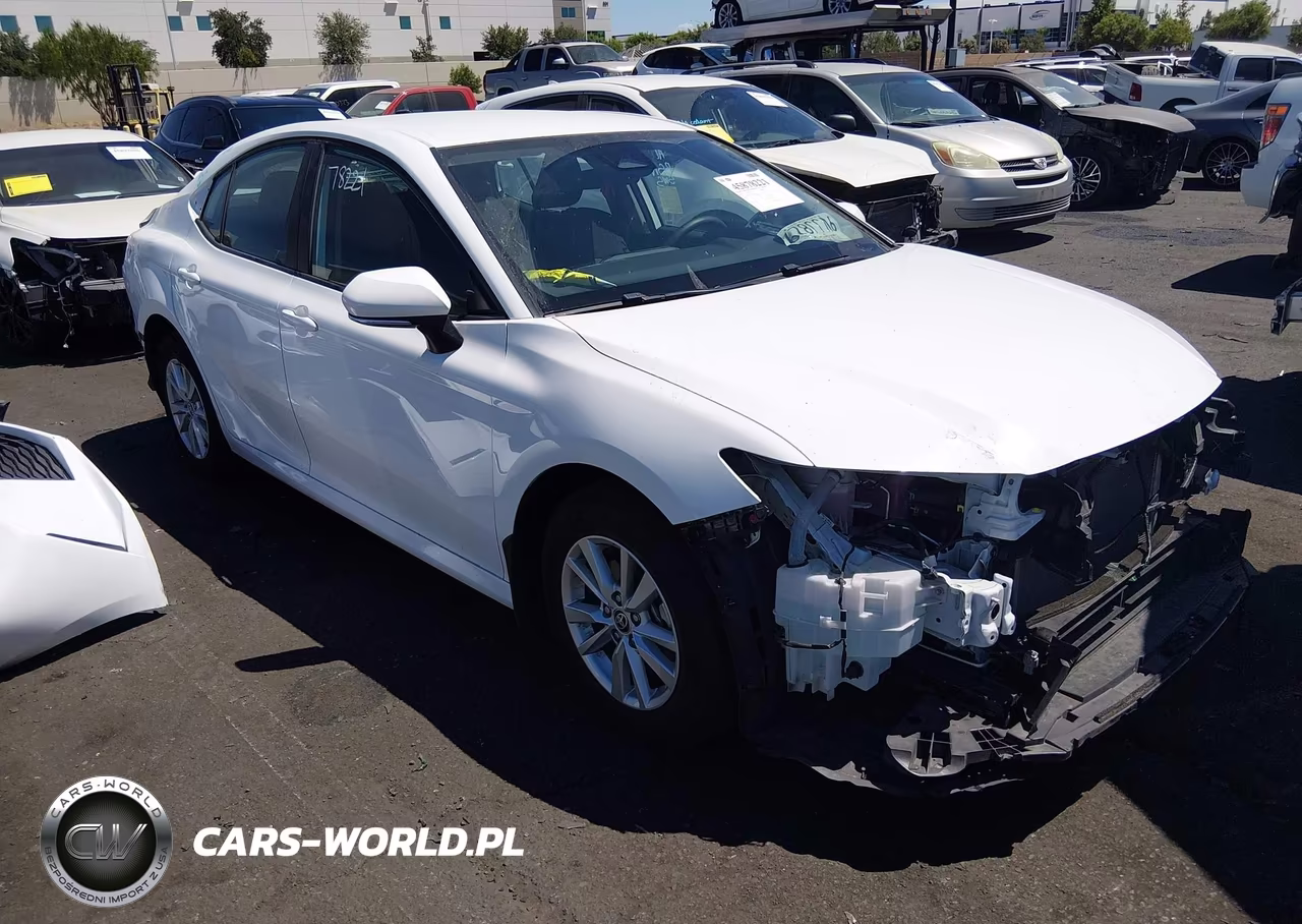 2025 Toyota Camry Le – zdjęcie 1 z 17