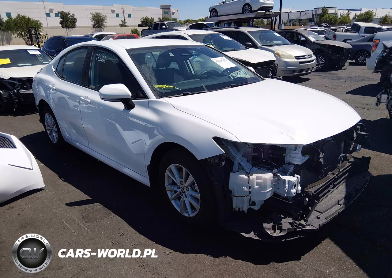 2025 Toyota Camry Le VIN:4T1DAACK0SU193548 - 14