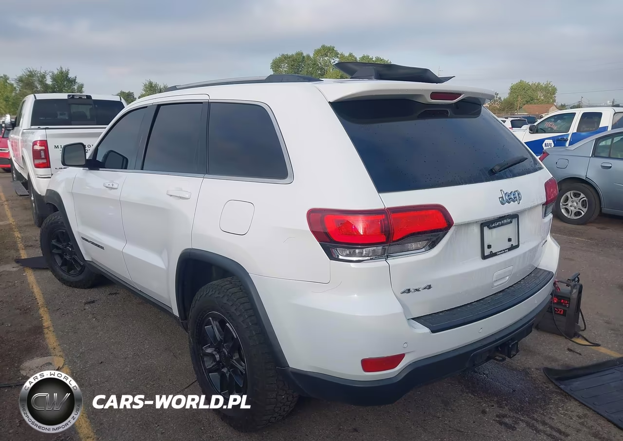 2020 Jeep Grand Cherokee Laredo E 4X4 VIN:1C4RJFAG5LC208655 - 3