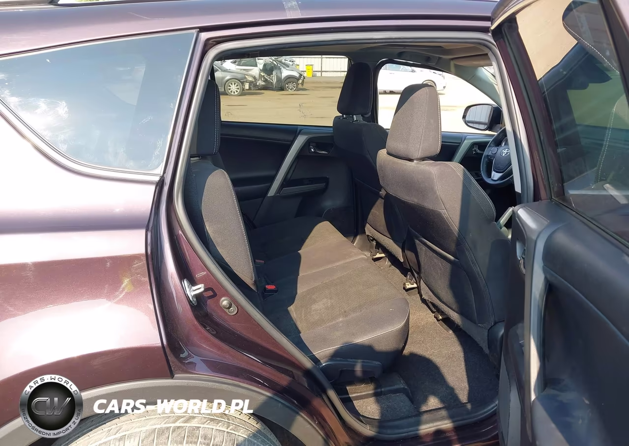 2018 Toyota Rav4 Xle VIN:2T3RFREV4JW720672 - 8