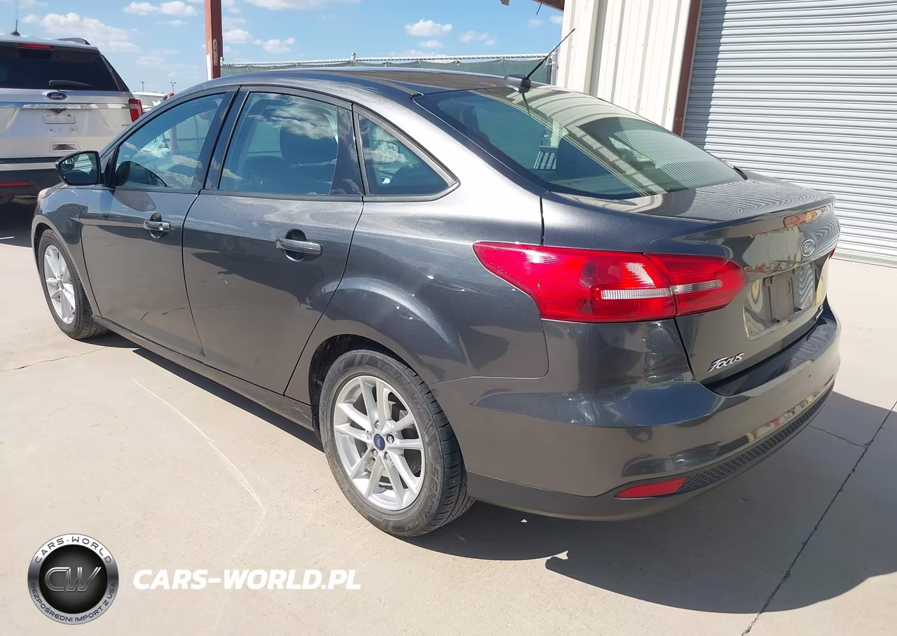 2016 Ford Focus Se VIN:1FADP3F28GL346285 - 3