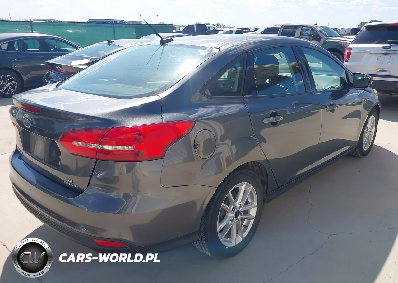 2016 Ford Focus Se VIN:1FADP3F28GL346285 - 4