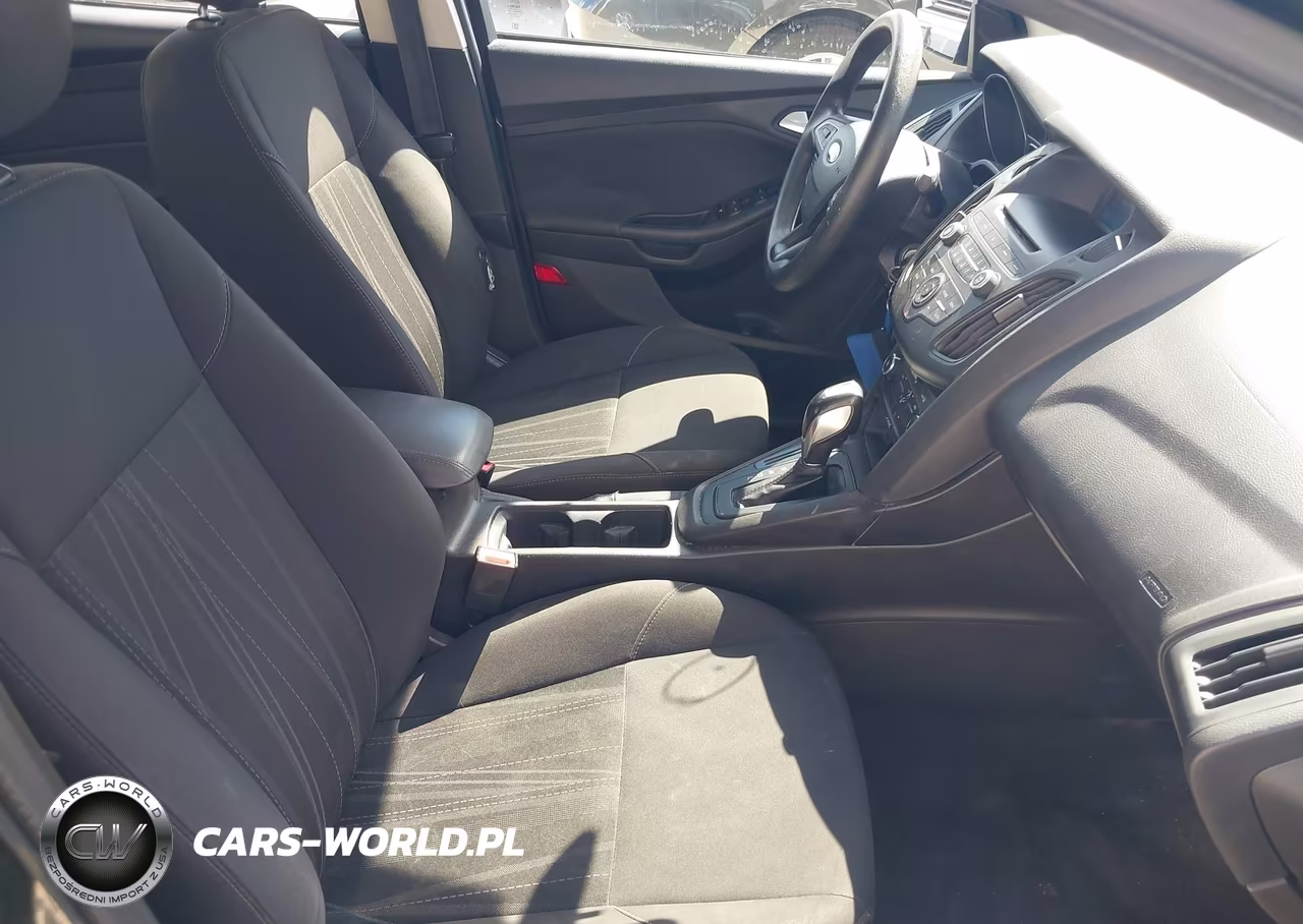2016 Ford Focus Se VIN:1FADP3F28GL346285 - 5