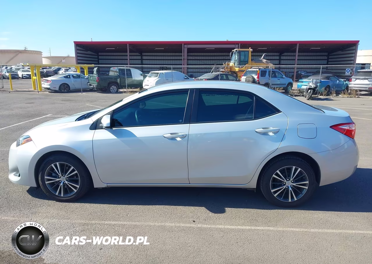 2017 Toyota Corolla Le VIN:5YFBURHE9HP578214 - 14