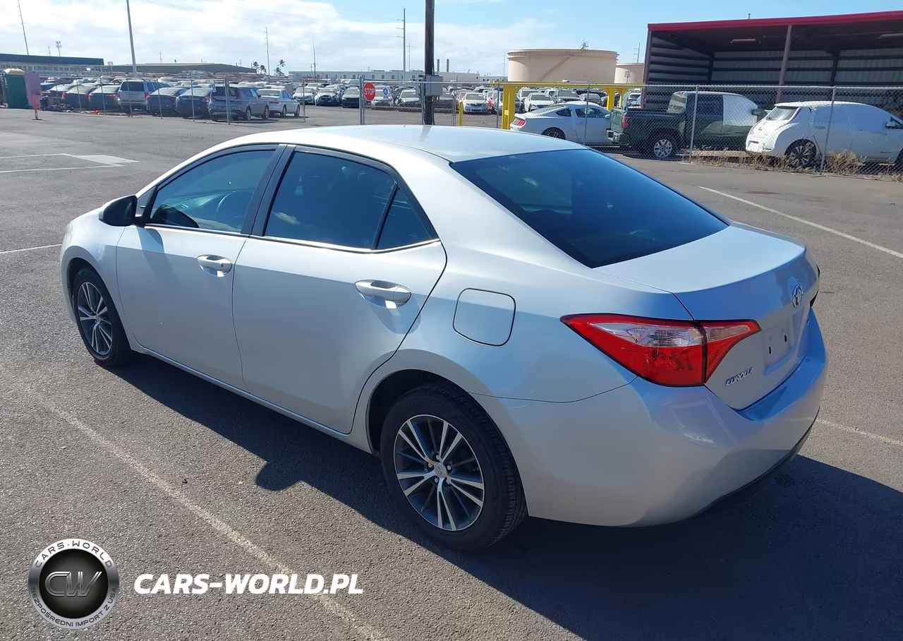 2017 Toyota Corolla Le VIN:5YFBURHE9HP578214 - 3