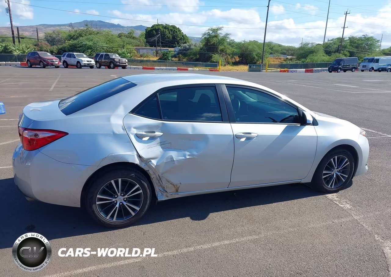 2017 Toyota Corolla Le VIN:5YFBURHE9HP578214 - 6
