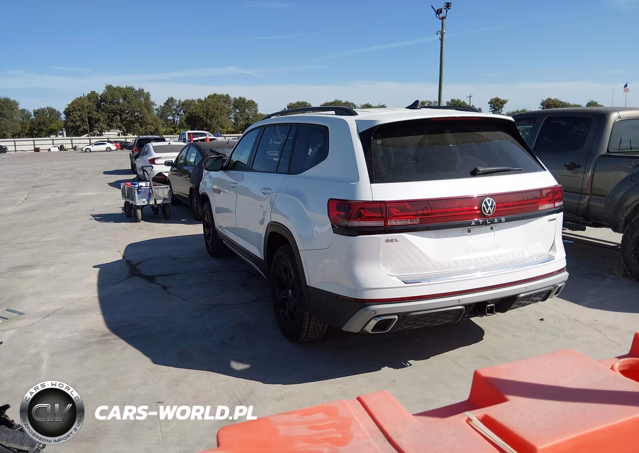 2024 Volkswagen Atlas 2.0T Peak Edition Sel VIN:1V2GR2CA9RC604970 - 3