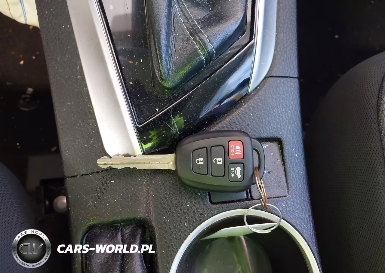 2018 Toyota Corolla Le VIN:5YFBURHE6JP812444 - 11