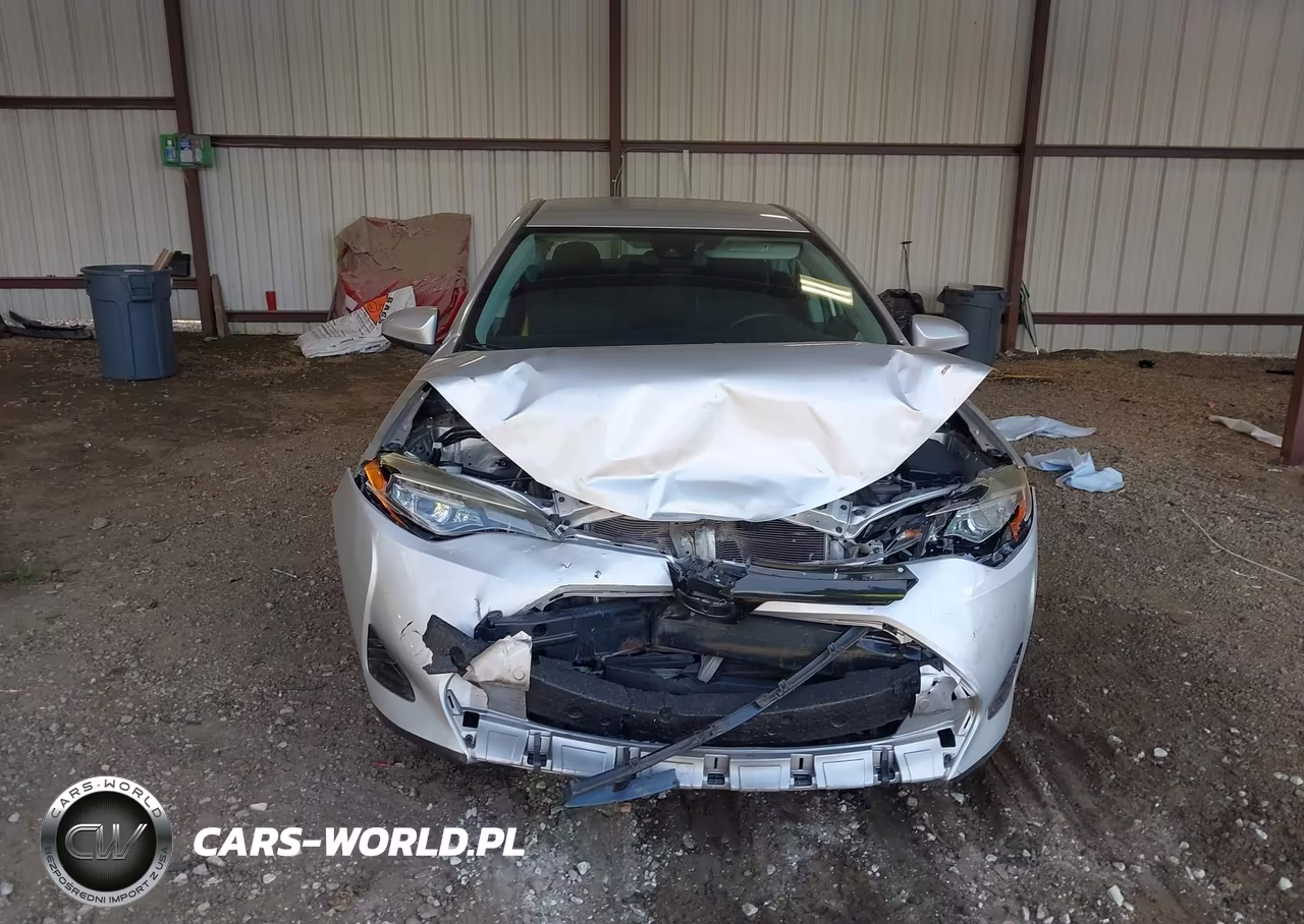 2018 Toyota Corolla Le VIN:5YFBURHE6JP812444 - 12