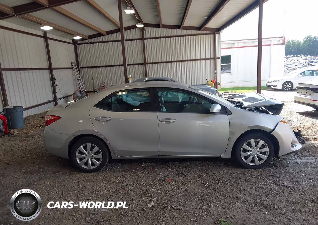 2018 Toyota Corolla Le VIN:5YFBURHE6JP812444 - 13