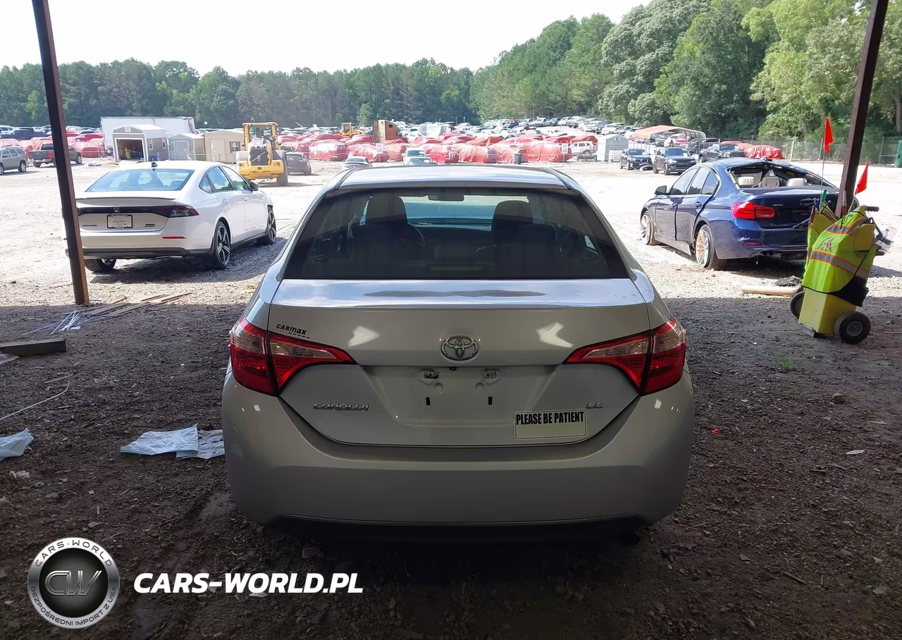 2018 Toyota Corolla Le VIN:5YFBURHE6JP812444 - 16
