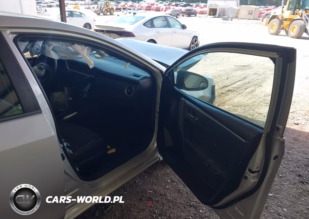 2018 Toyota Corolla Le VIN:5YFBURHE6JP812444 - 5