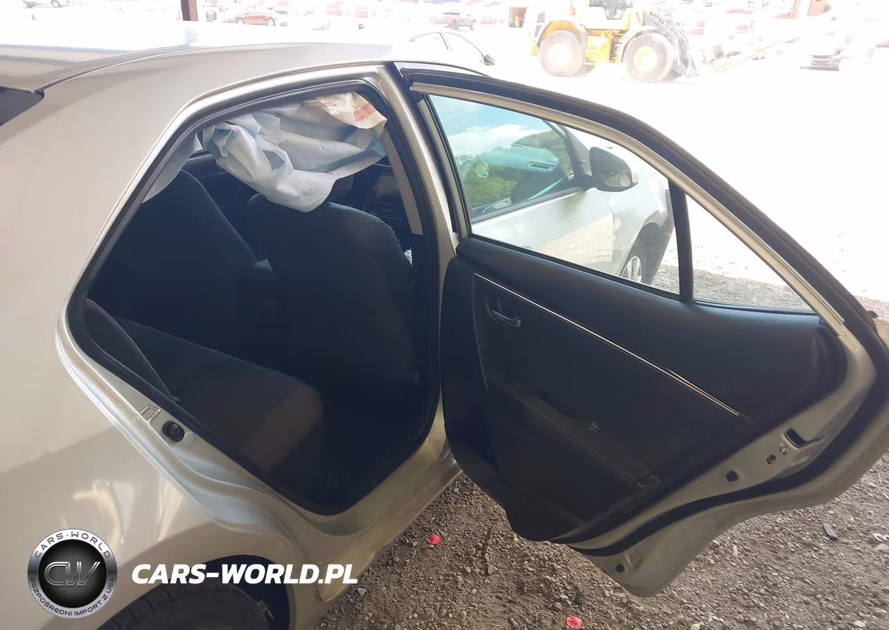 2018 Toyota Corolla Le VIN:5YFBURHE6JP812444 - 8