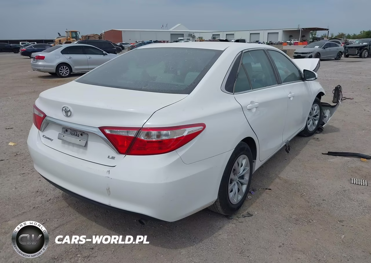 2015 Toyota Camry Le VIN:4T4BF1FK3FR477028 - 4