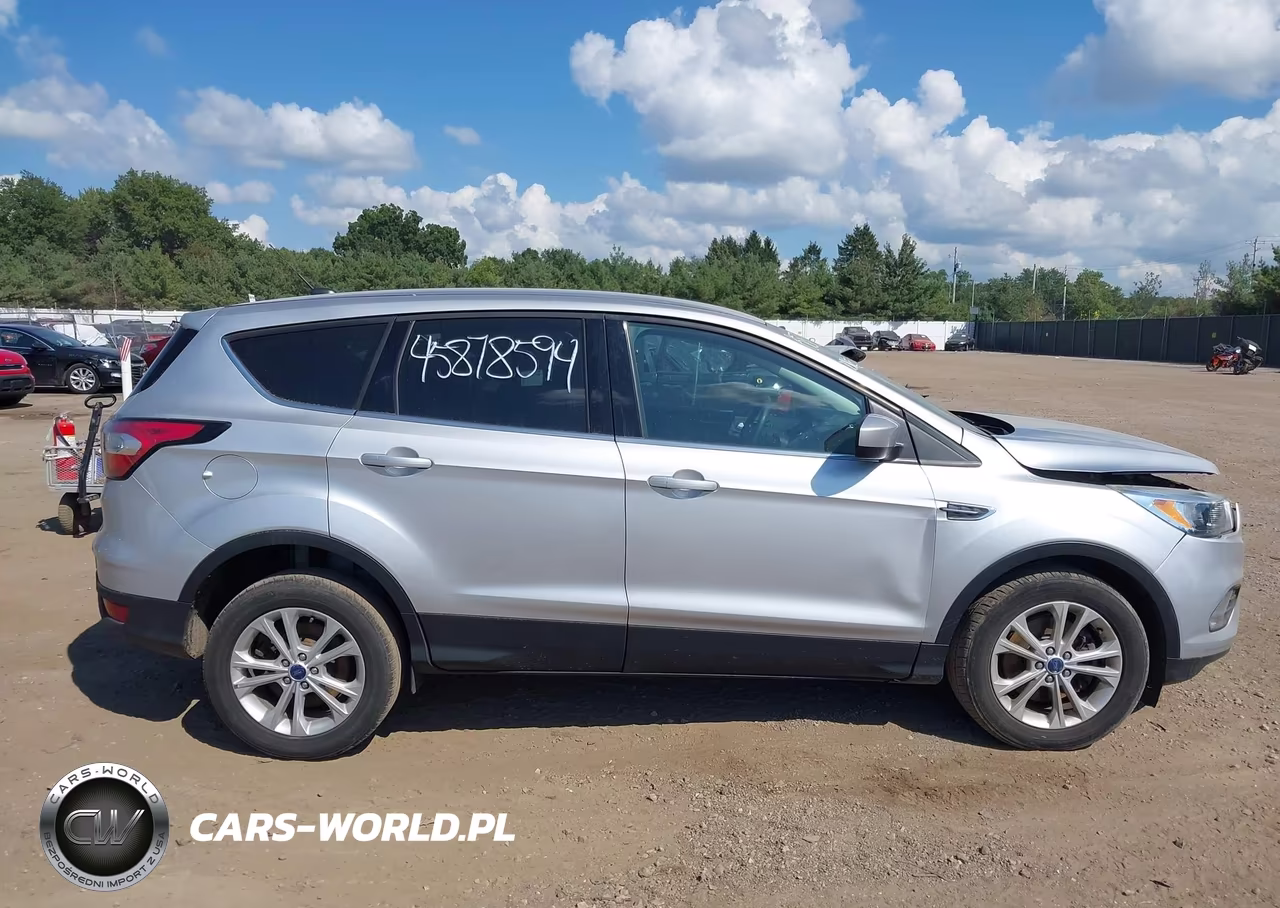 2017 Ford Escape Se VIN:1FMCU9GD0HUE82743 - 13