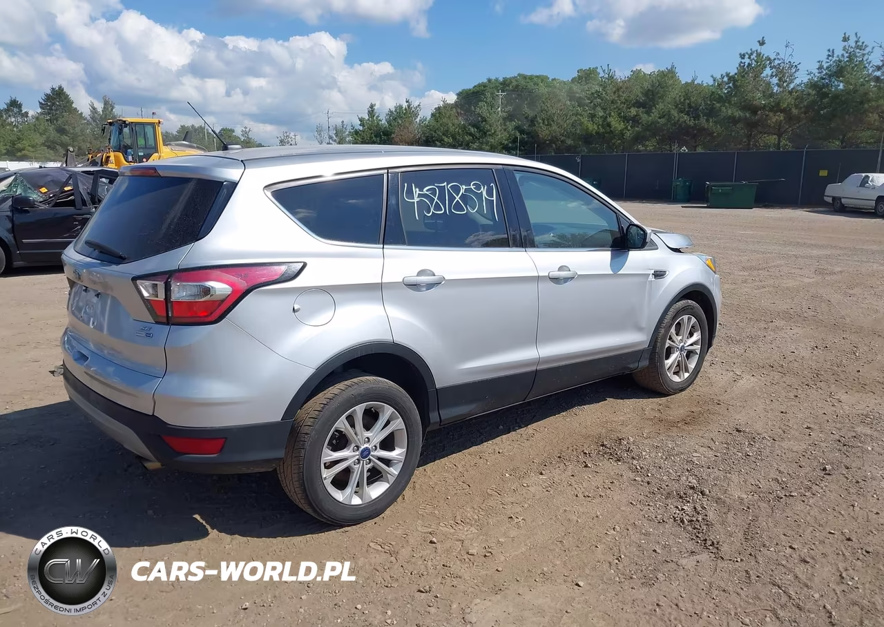 2017 Ford Escape Se VIN:1FMCU9GD0HUE82743 - 4