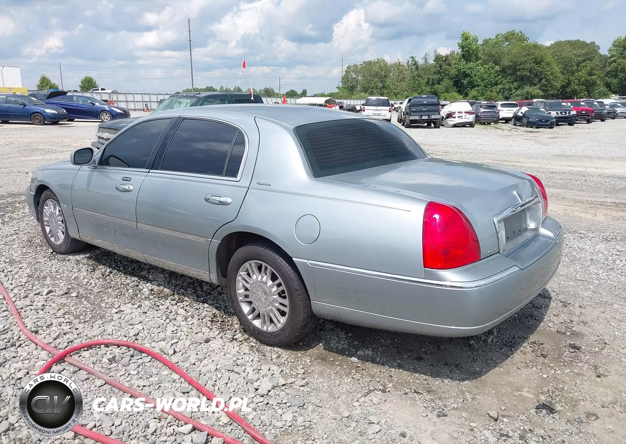 2006 Lincoln Town Car Signature VIN:1LNHM81V56Y648892 - 3