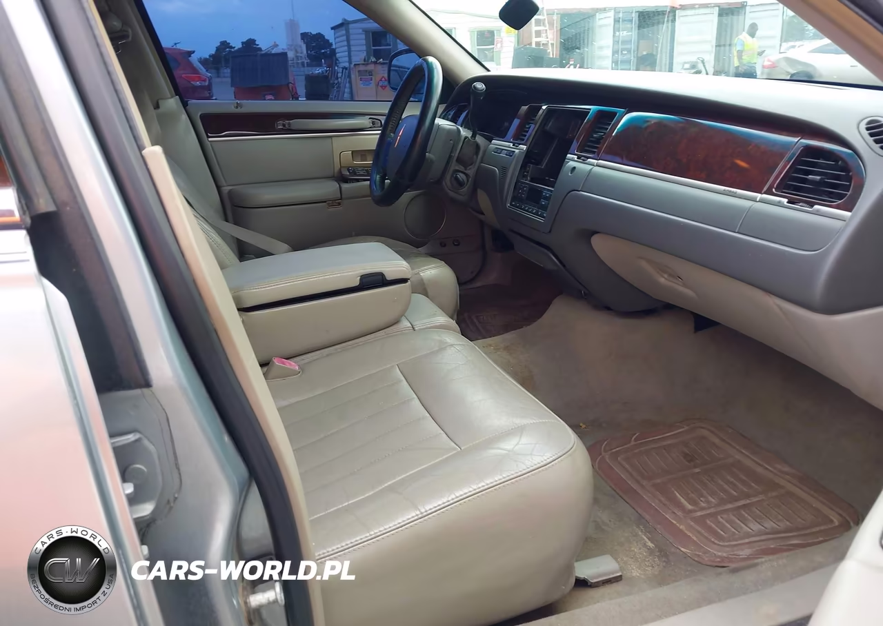 2006 Lincoln Town Car Signature VIN:1LNHM81V56Y648892 - 5