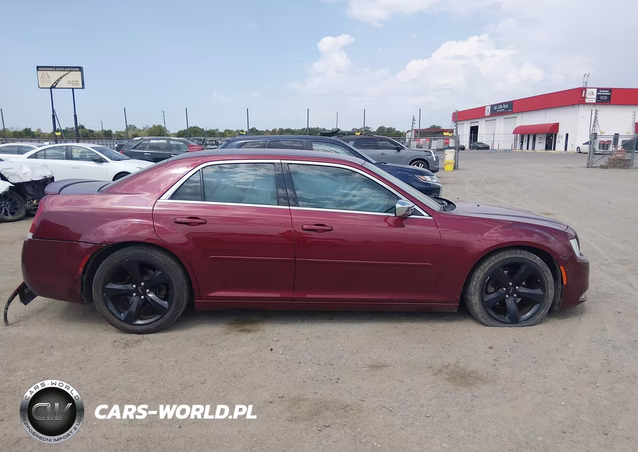 2020 Chrysler 300 Touring VIN:2C3CCAAG9LH160257 - 13