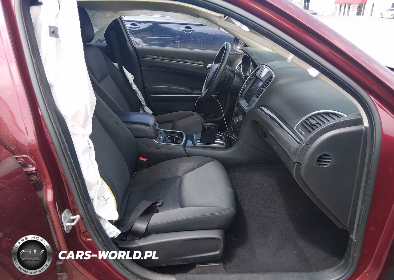 2020 Chrysler 300 Touring VIN:2C3CCAAG9LH160257 - 5
