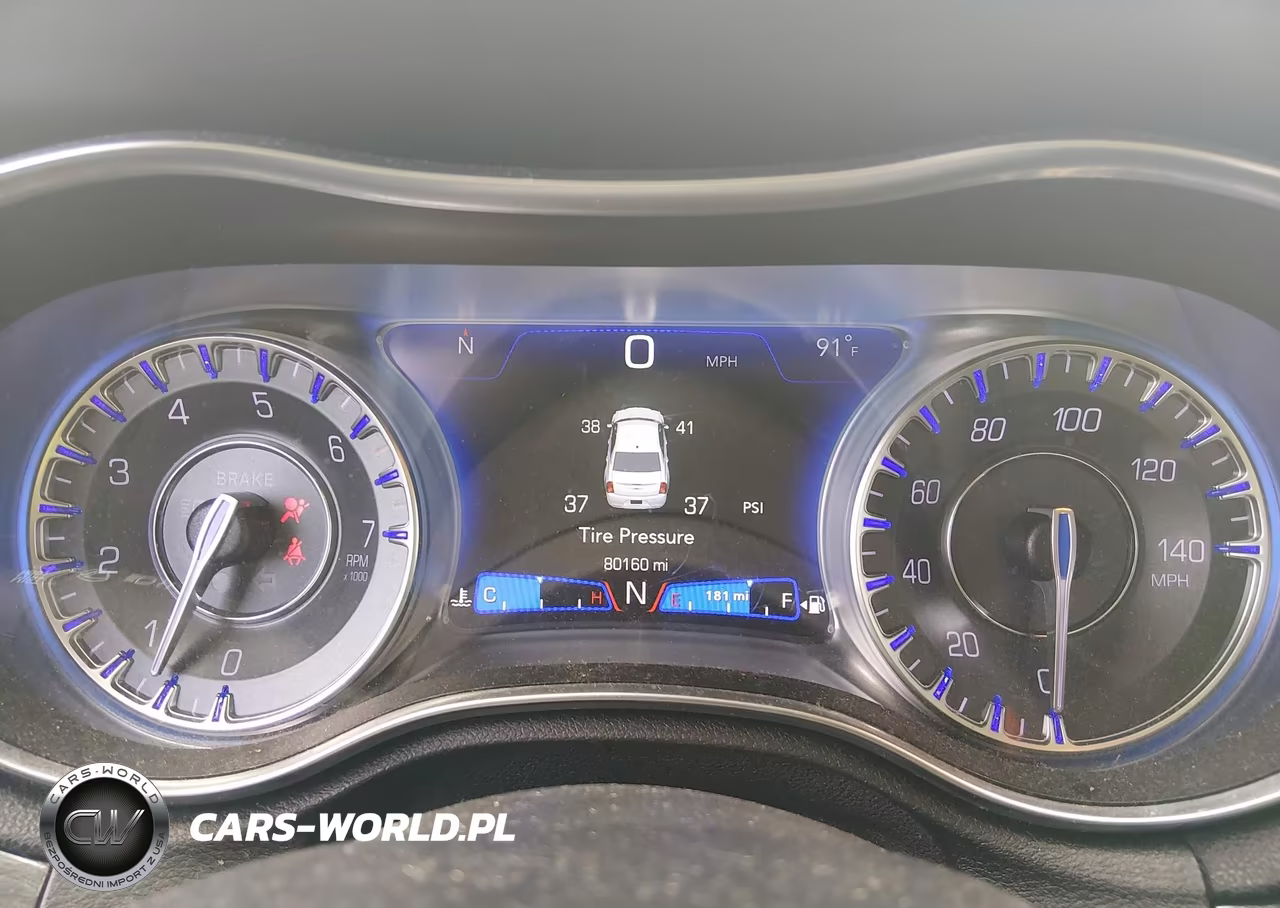 2020 Chrysler 300 Touring VIN:2C3CCAAG9LH160257 - 7