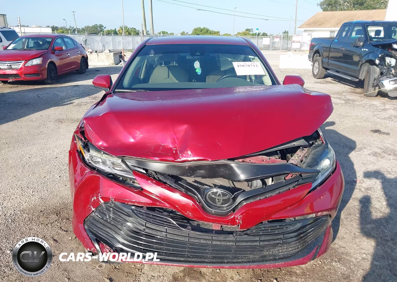 2019 Toyota Camry Le VIN:4T1B11HK9KU811384 - 12